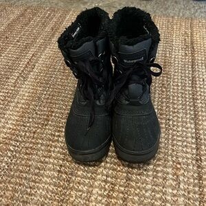 Size 7.5 sketchers insulated snow boots